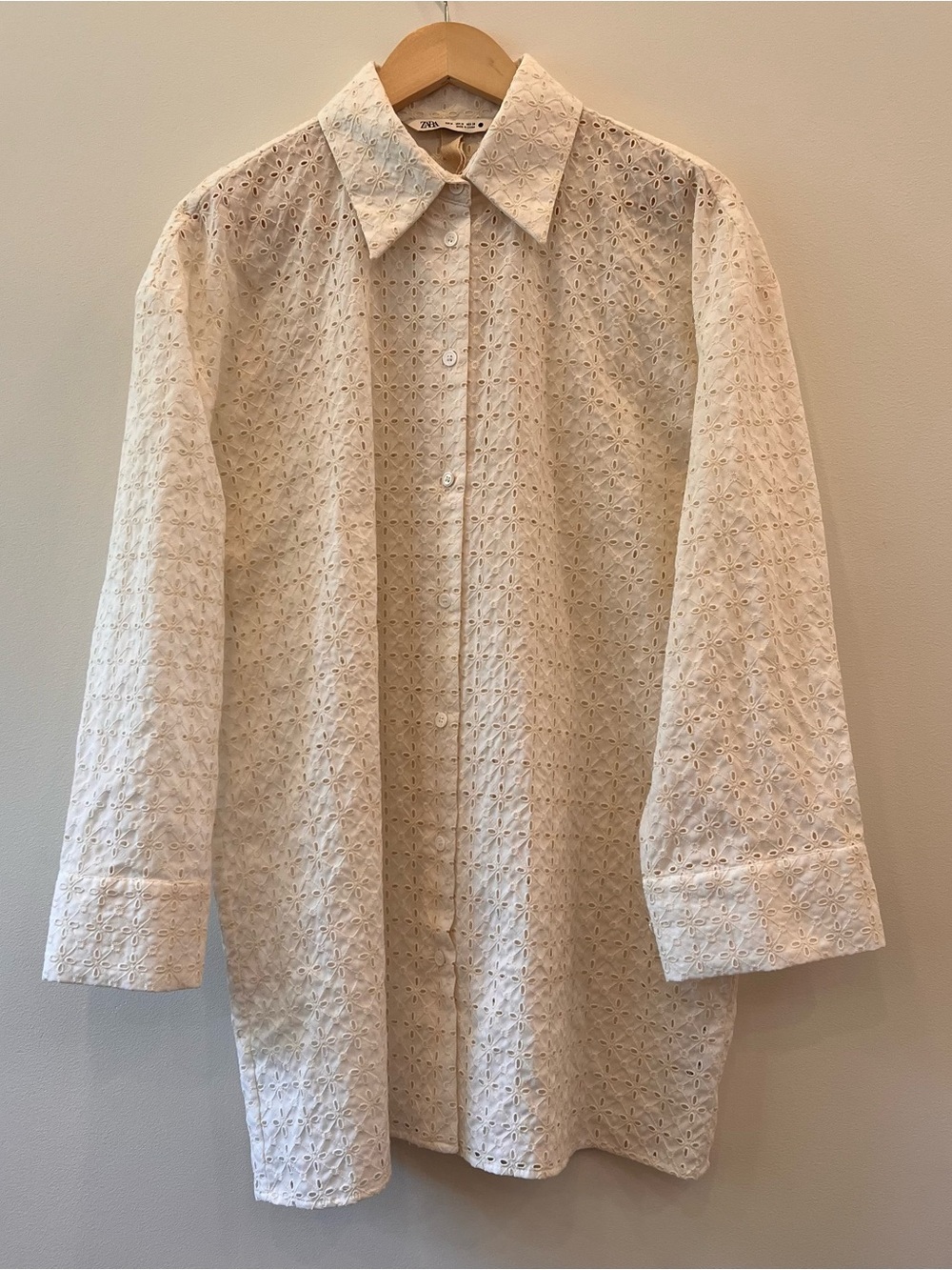 Zara cream colored Eyelet Embroidered Long Sleeve Oversized Button-Up Shirt EUC